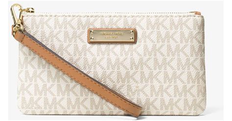 michael kors medium wristlet